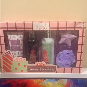 Lavender Gift Set -shower gel, body lotion, body scrub, bath sponge, bath fizzer